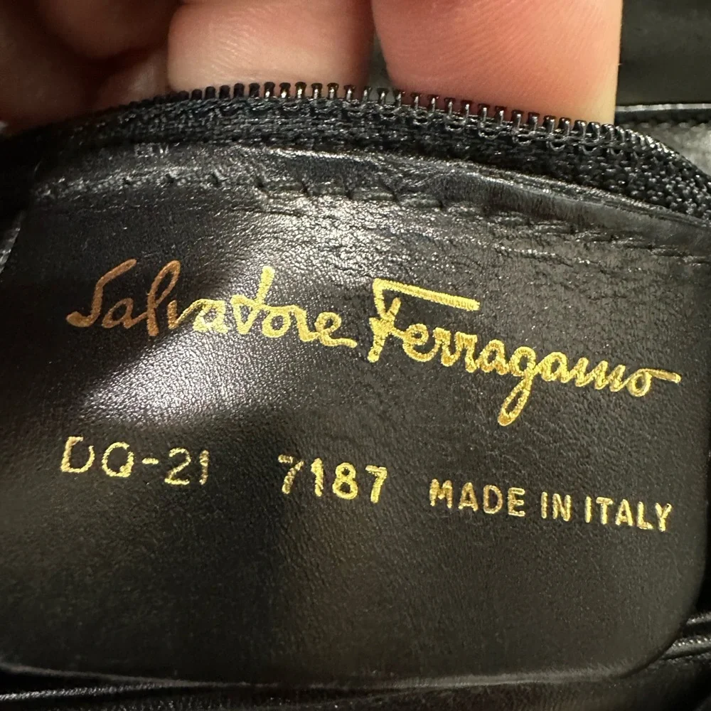 Vintage Salvatore Ferragamo Black Leather Bag – Gold Shoe hardware– 80s/90s - Picture 13 of 14